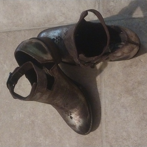 Sbicca Vintage Collection Peaceout Metallic Ankle Booties  Size 6 - Picture 2 of 8